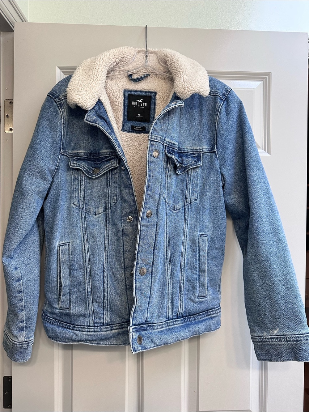 EUC Men’s XS Hollister Light Blue Denim Jacket with Cream Sherpa Collar